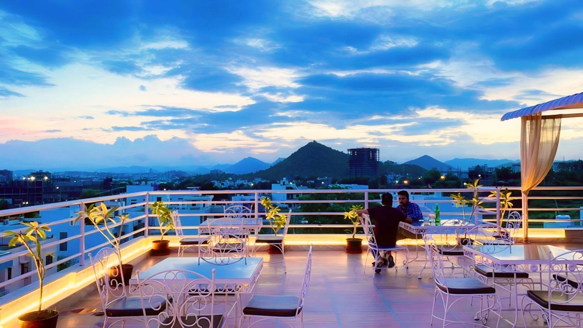 Hotel The Celebration By Amod Best Hotel & Rooftop Udaipur Exteriör bild