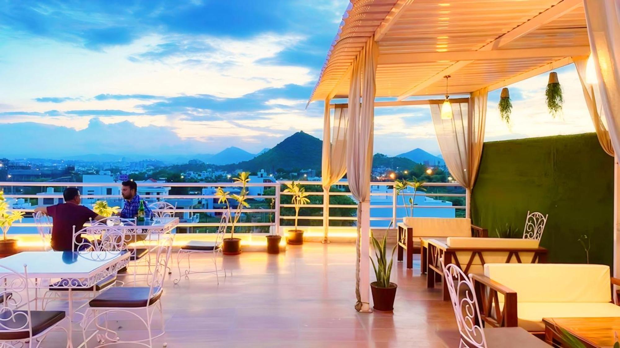 Hotel The Celebration By Amod Best Hotel & Rooftop Udaipur Exteriör bild