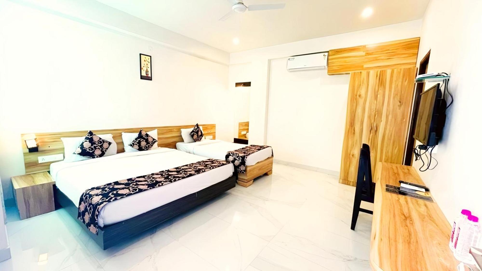 Hotel The Celebration By Amod Best Hotel & Rooftop Udaipur Exteriör bild