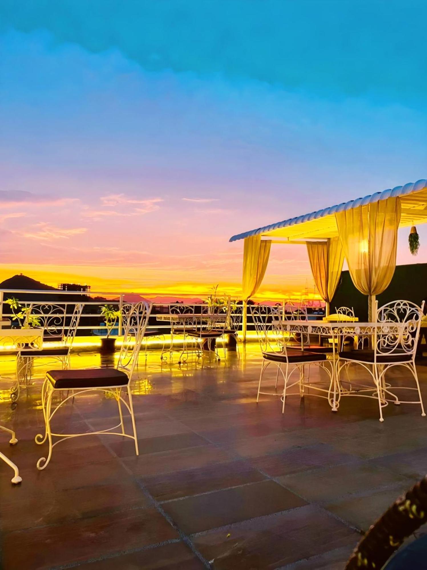 Hotel The Celebration By Amod Best Hotel & Rooftop Udaipur Exteriör bild
