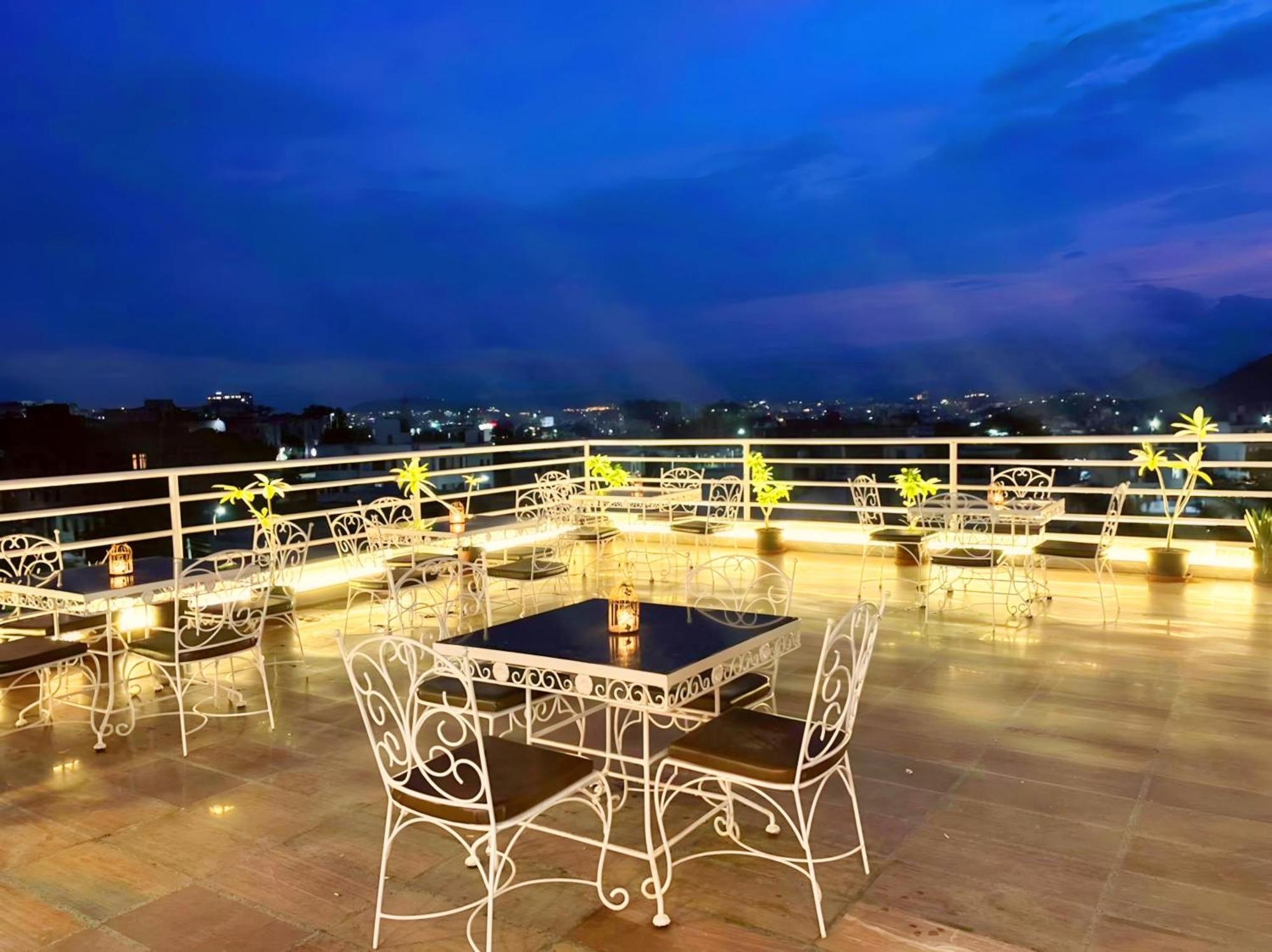 Hotel The Celebration By Amod Best Hotel & Rooftop Udaipur Exteriör bild